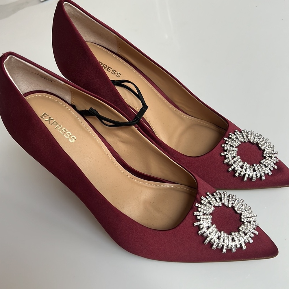 NWT gorgeous express heels